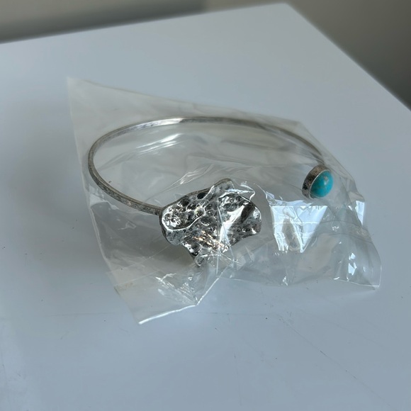 FREE (with buy) Cuff Bracelet - Picture 3 of 3